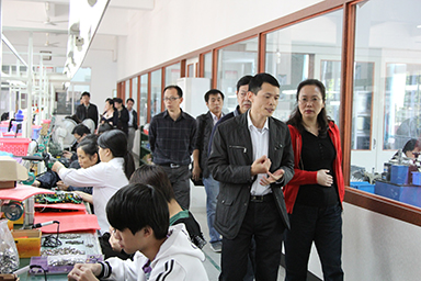 福建省委統(tǒng)戰(zhàn)部副部長(zhǎng)、省工商聯(lián)黨組書(shū)記王玲視察虹潤(rùn)公司