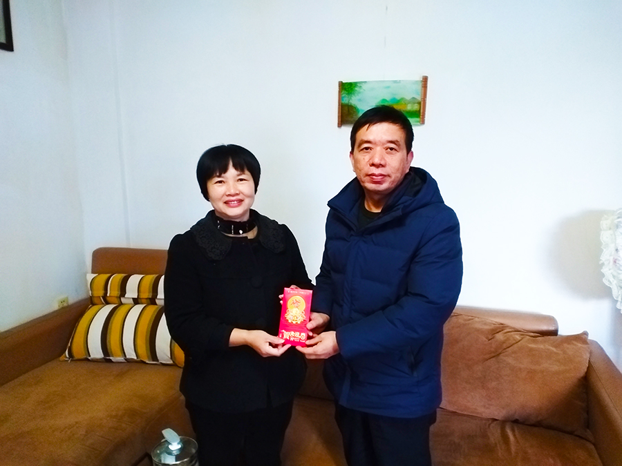 “退休職工常掛懷 春節(jié)慰問(wèn)暖人心”虹潤(rùn)新春走訪(fǎng)慰問(wèn)退休干部和骨干員工