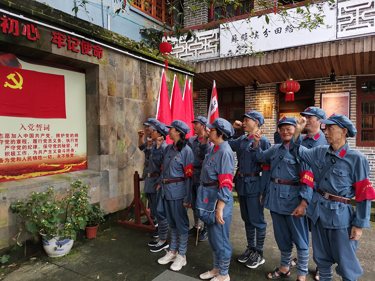 虹潤公司黨支部組織開展“尋找紅色足跡，牢記初心使命”主題黨日活動